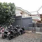 Wisma Delapan Mitra Reddoorz